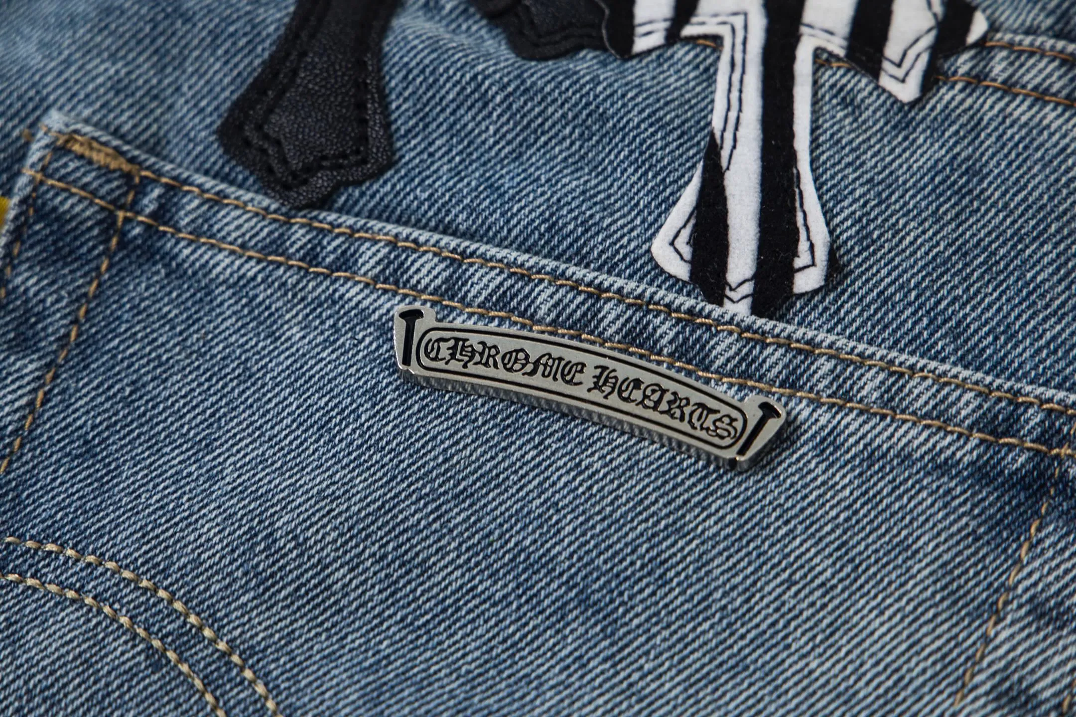 💰280 GALLERY DEPT & Chrome hearts Washed jeans with large logo and devil multi-label cross, truly restore the ultimate vintage texture, three-dimensional version, loose and comfortable, not picky about the figure, taller and slimmer, factory-made, original quality control, same style for men and women, can be matched with couples, versatile recommendation, must-have jeans for all seasons, fashionable people have been disappointed. From the quality selection of fabrics, the tailoring of details, and the matching of patterns, they are all impeccable! The upper body is so handsome when worn...it can be easily worn by men, women and children! The craftsmanship is made of heavy-duty washed pure cotton denim fabric. After washing, it is soft and thick. It is very stylish when worn on the body. Style number: 1756 Color: blue Size: 28 30 32 34 36
